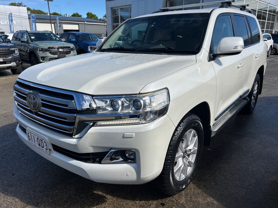 2016 Toyota LandCruiser VDJ200R Sahara SUV Image 2