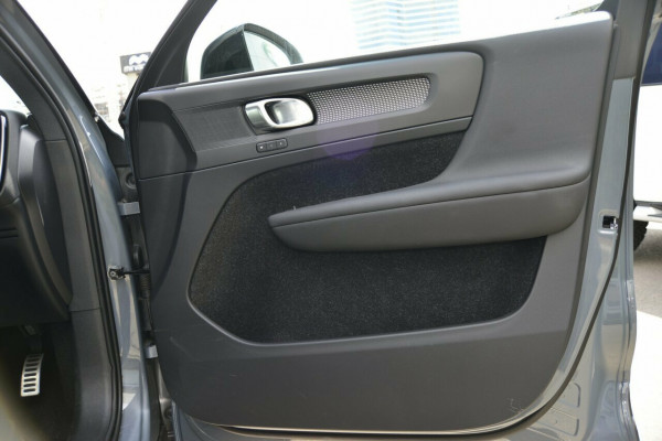 2019 Volvo XC40 XZ T5 R-Design Suv Image 5