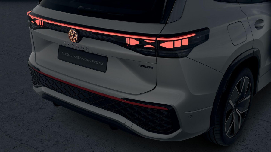 2025 MY26 Volkswagen Tayron R4 195TSI R-Line SUV Image 7