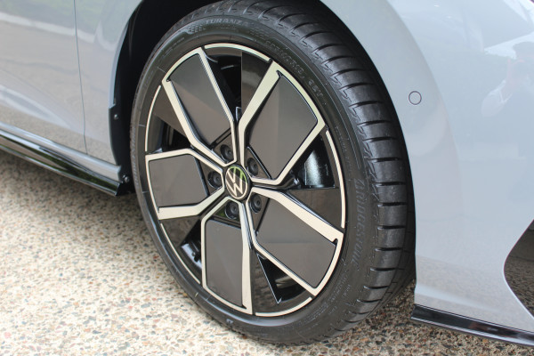 2025 Volkswagen Golf 8.5 110TSI R-Line Hatch Image 10