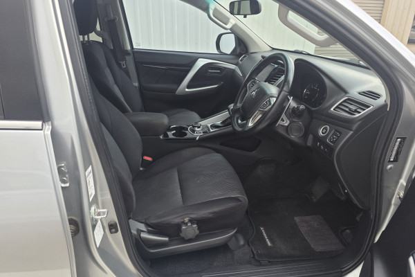 2019 Mitsubishi Pajero Sport QE GLX SUV Image 15