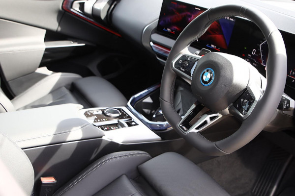 2026 BMW X3 G45 30e xDrive SUV image 5