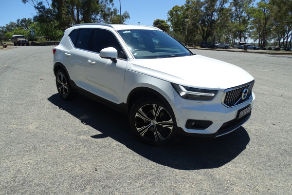 2018 MY19 Volvo XC40 XZ T4 Inscription SUV Image 1
