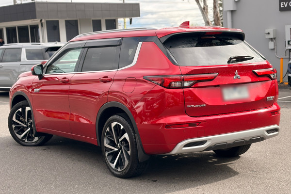 2024 Mitsubishi Outlander ZM PHEV Exceed SUV Image 2