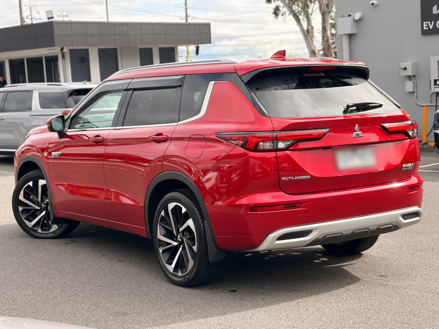2024 Mitsubishi Outlander ZM PHEV Exceed SUV Image 2