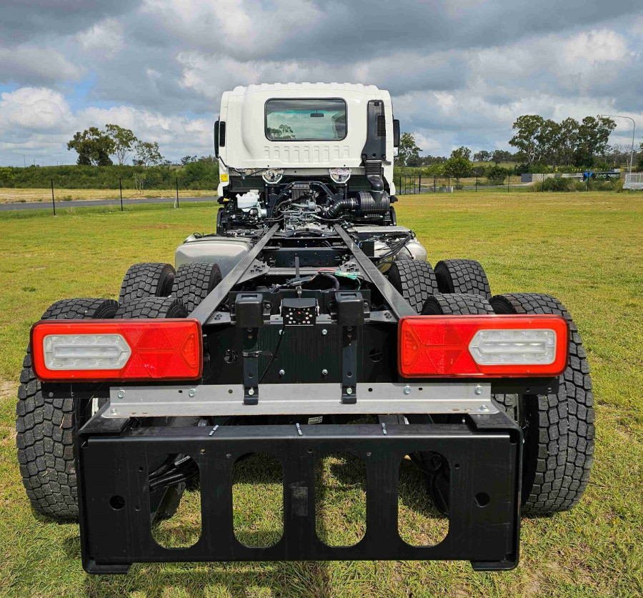 2025 Isuzu FVZ 260-300 AT R55 Cab Chassis Image 5