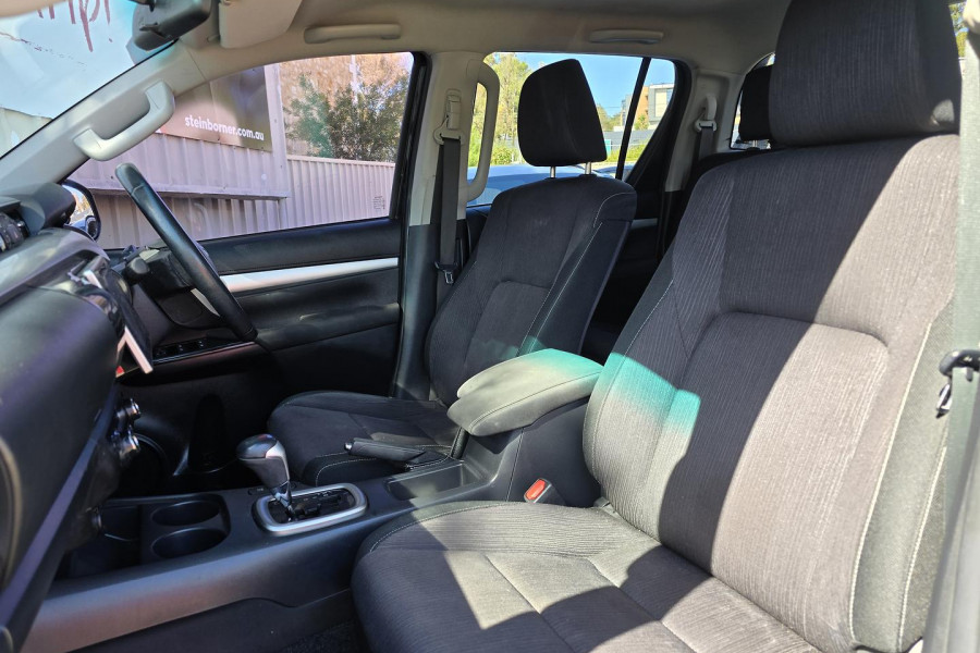 2017 Toyota HiLux  SR5 Double Cab Pick Up Image 28