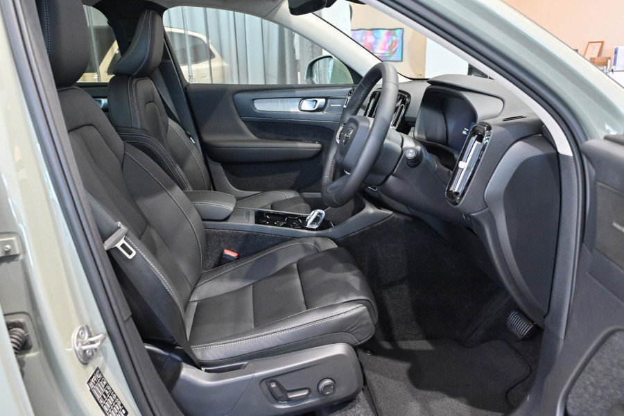 2024 MY25 Volvo XC40 XZ Ultra B4 Bright SUV Image 6