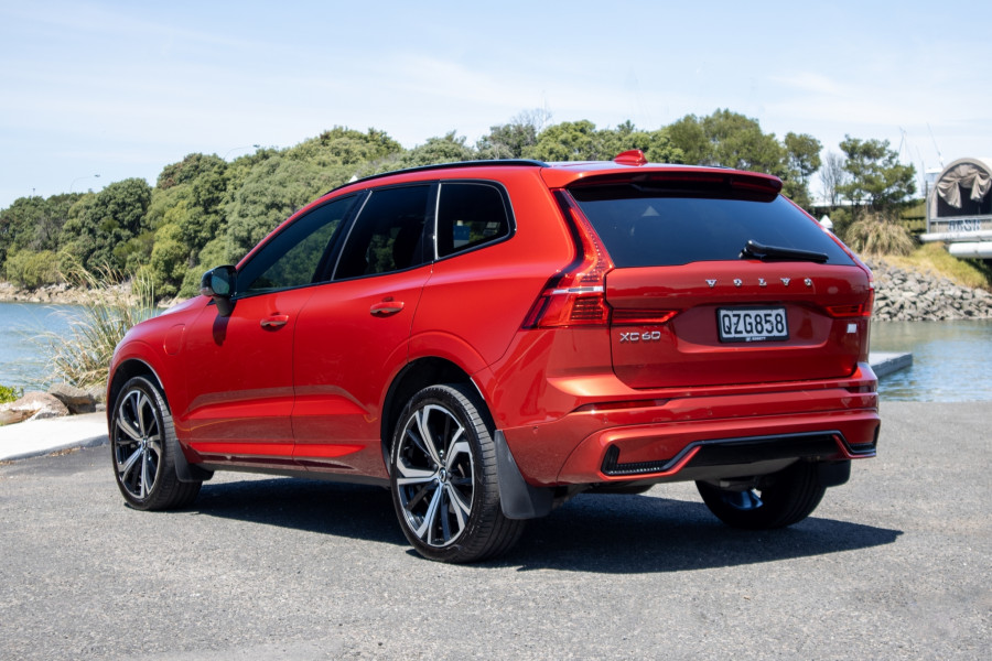 2022 Volvo XC60 T8 RECHARGE PHEV Ultimate SUV Image 8