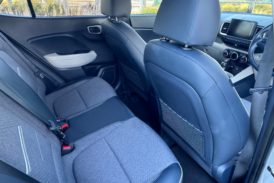 2020 Hyundai Venue QX Elite SUV Image 14
