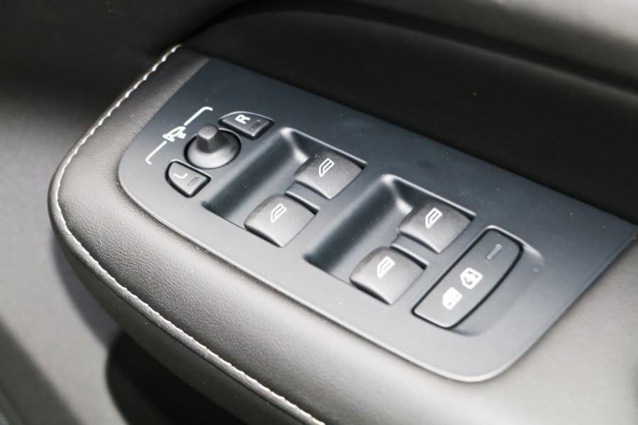 2019 MY20 Volvo V60 F-Series T5 R-Design Wagon Image 20