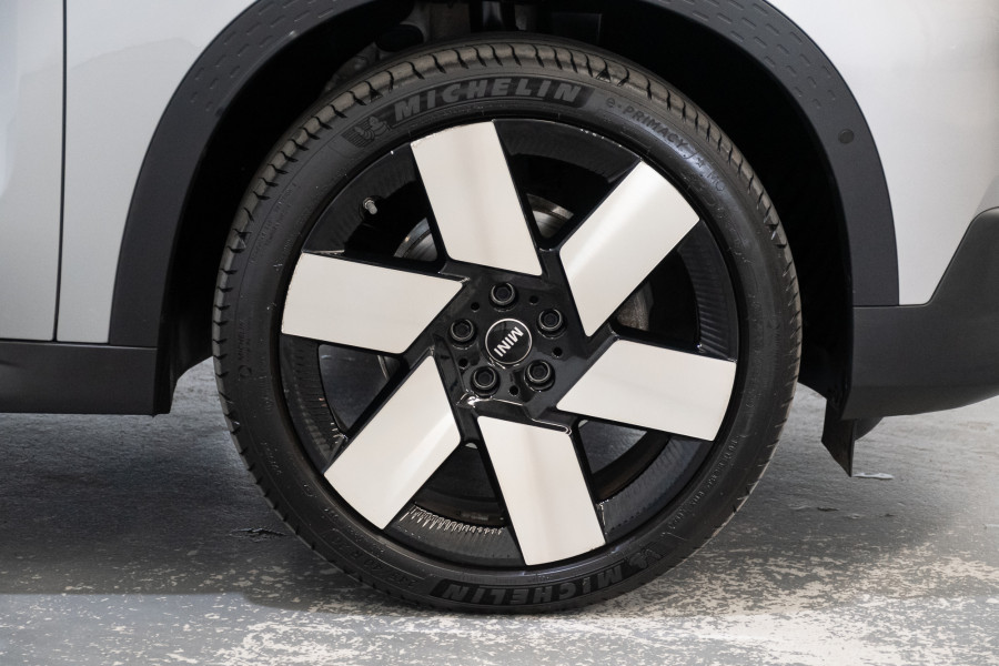 2024 MINI Countryman S Favoured SUV