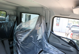 2019 Fuso Canter CREW CAB 4X4 Cab chassis