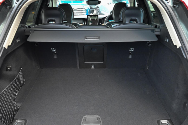 2026 Volvo XC60 UZ Ultra B5 Dark SUV Image 11
