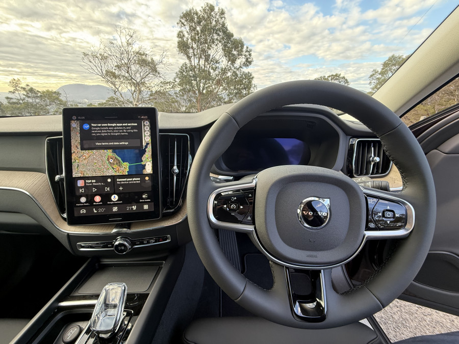 2025 MY26 Volvo XC60 UZ Plus T8 Plug-in Hybrid Dark SUV Image 16
