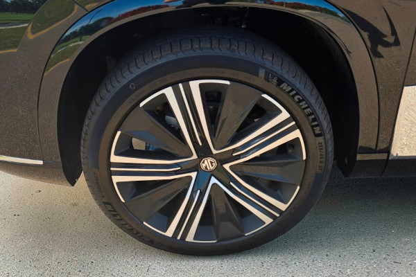 2025 MG QS IS31 Essence SUV Image 7