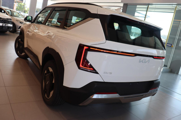 2026 Kia EV5 OVc Air Long Range SUV Image 9