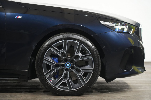 2025 BMW i5 eDrive40 M Sport Sedan Image 5