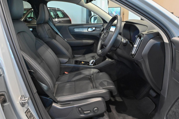 2025 MY26 Volvo XC40 XZ Ultra B4 Bright SUV Image 6