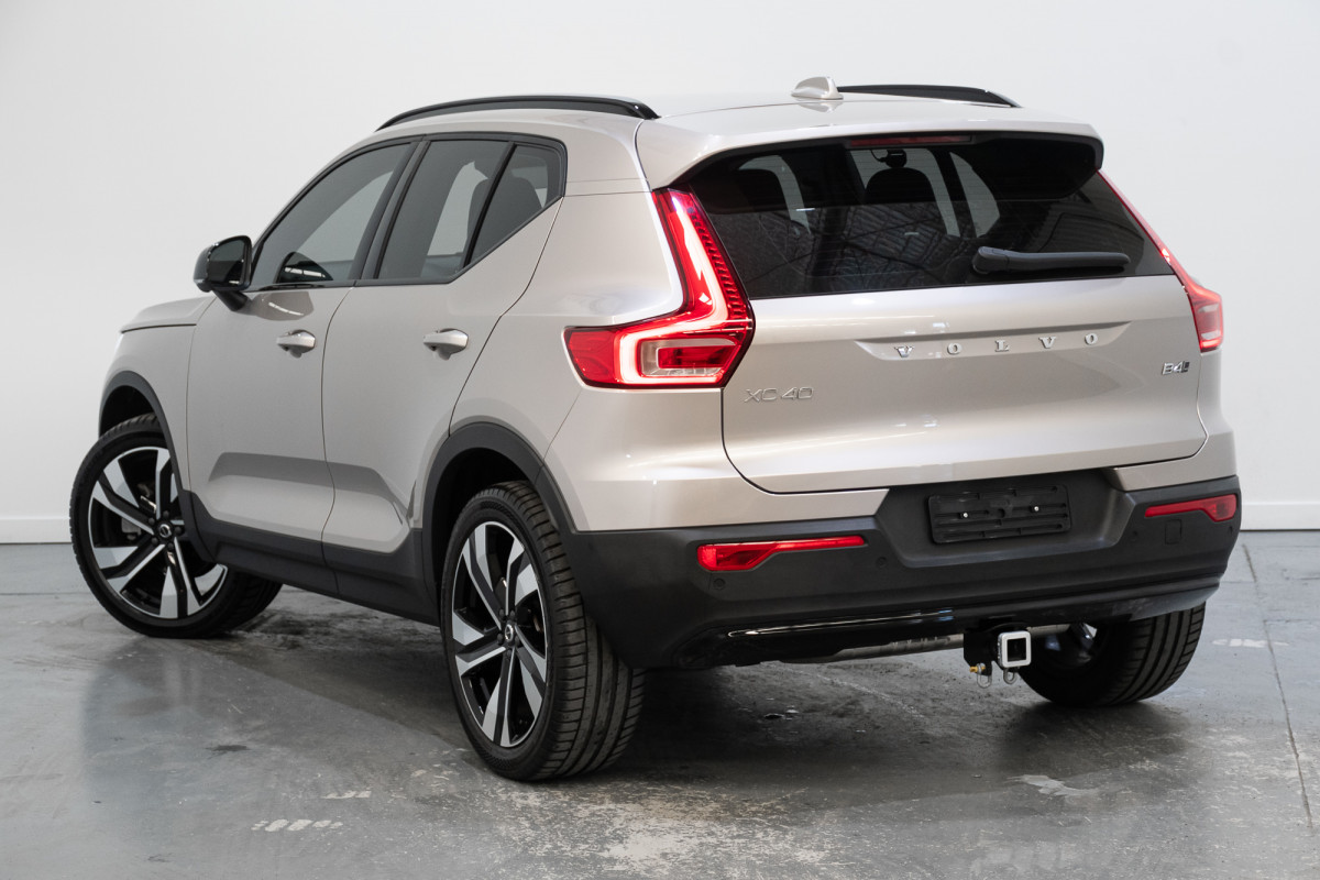 2024 Volvo XC40 XZ Ultimate B4 Dark SUV