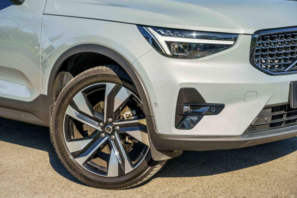 2025 Volvo XC40  Ultra B4 Dark SUV Image 20