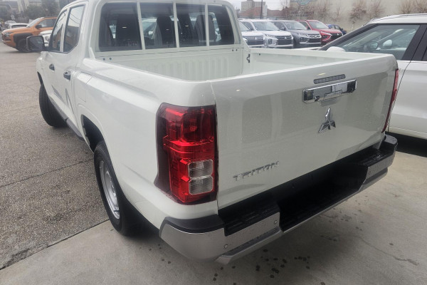2026 Mitsubishi Triton MV GLX Ute Image 3