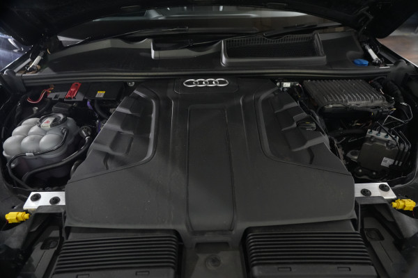 2020 Audi Q7 50 TDI S Line SUV Image 40