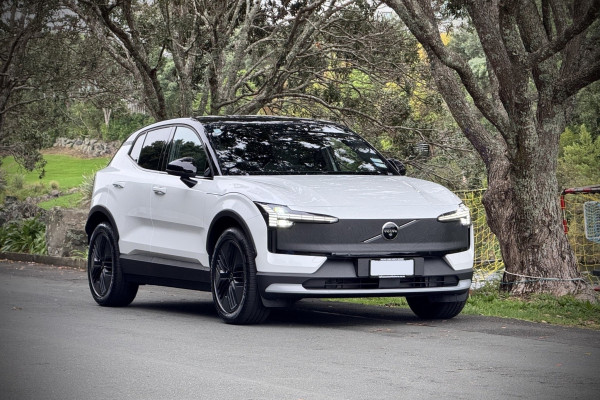 2026 Volvo EX30 Cross Country  Ultra Twin Motor Performance SUV Image 10
