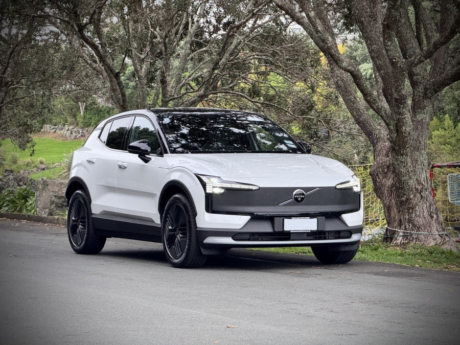 2026 Volvo EX30 Cross Country  Ultra Twin Motor Performance SUV Image 10