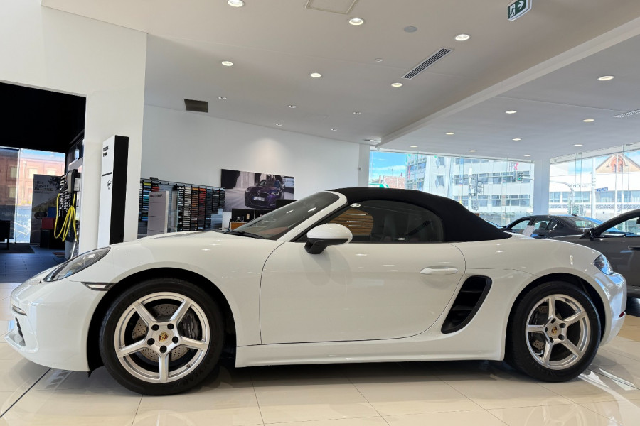 2016 MY17 Porsche 718 982  Convertible Image 8