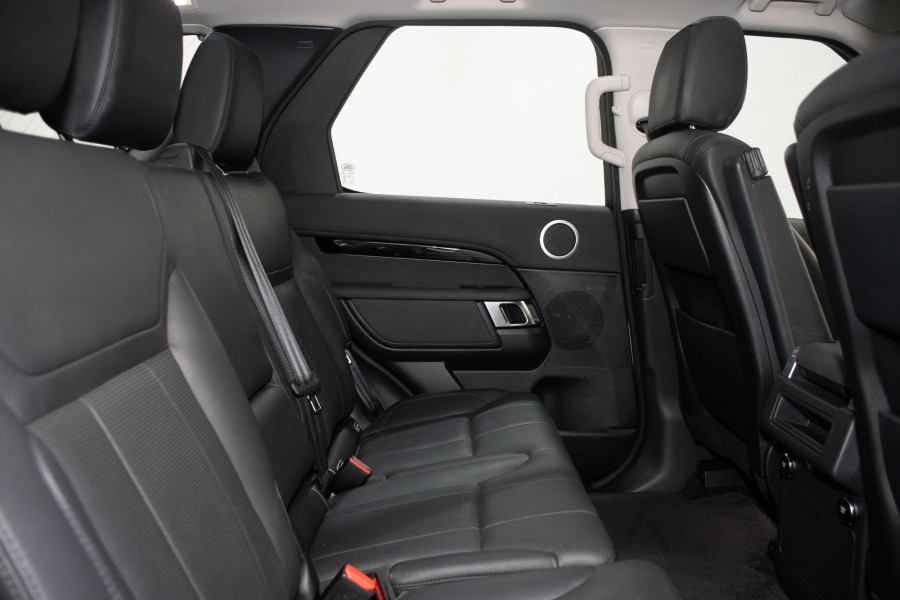 2019 Land Rover Discovery Series 5 SE SUV Image 3