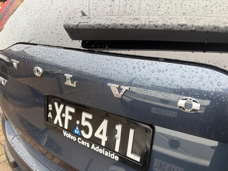 2025 MY26 Volvo XC90 L Series Plus T8 Plug-in Hybrid Dark SUV Image 11