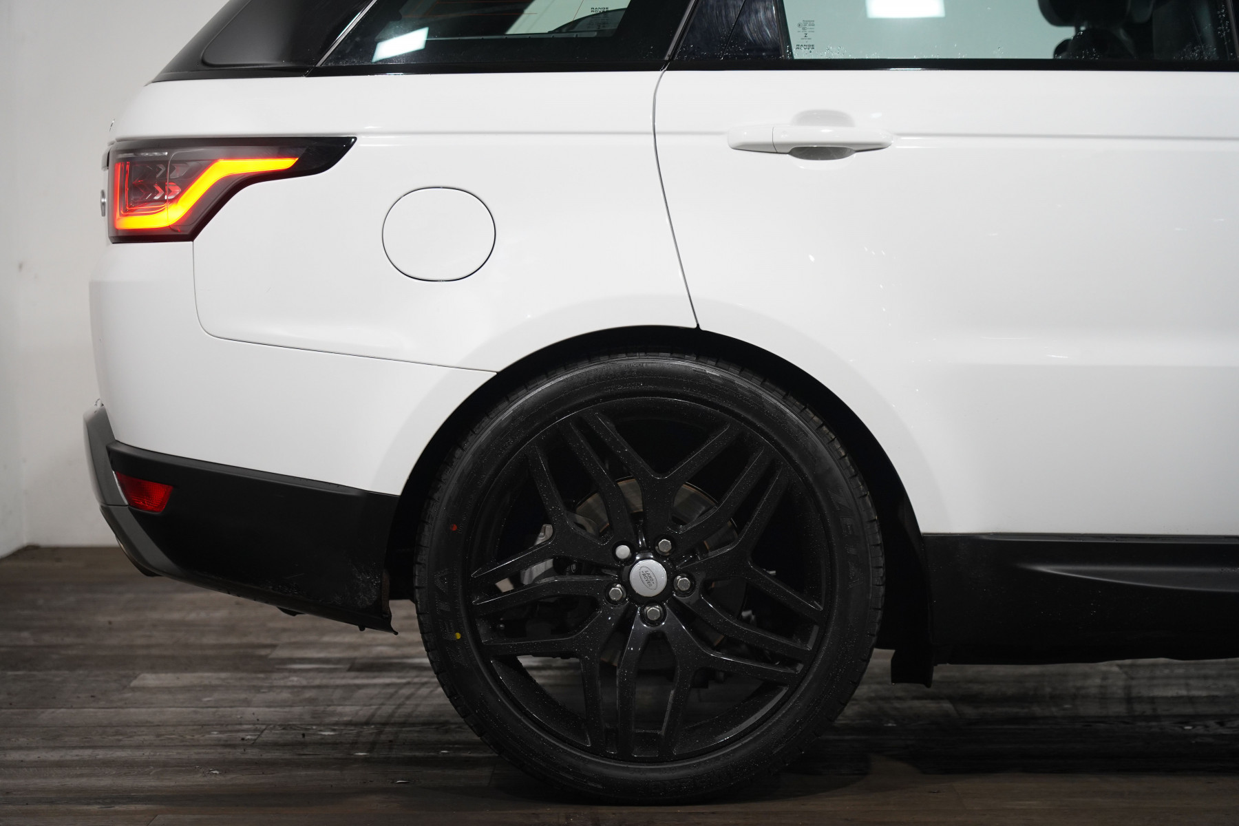 2021 Land Rover Range Rover Sport Sport Si4 Se (221kw) SUV Image 6