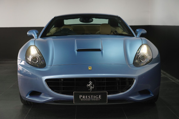 2011 Ferrari California Convertible Image 12