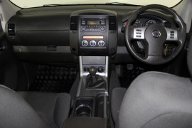 2013 Nissan Navara D40 S6 Turbo ST Utility crew cab