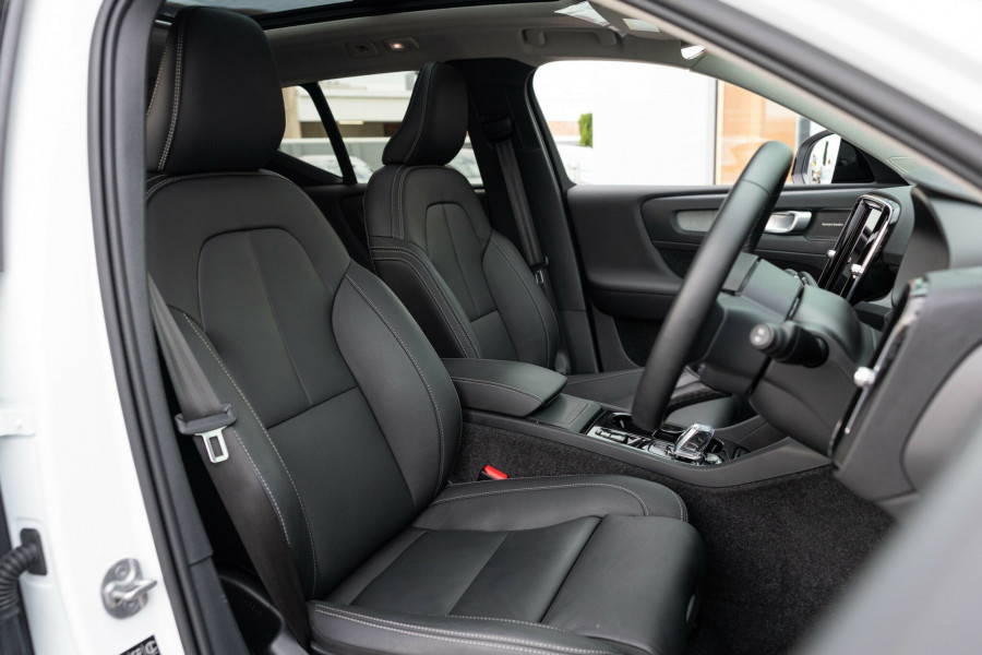 2025 MY26 Volvo XC40 XZ Ultra B4 Dark SUV Image 19