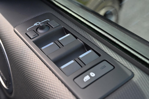 2025 Land Rover Discovery Series 5 D350 Dynamic HSE SUV image 19
