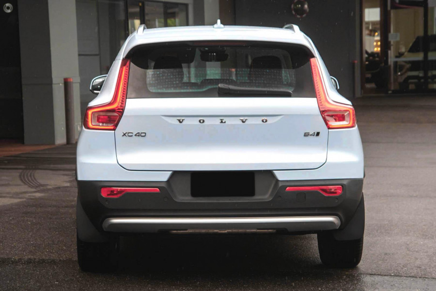 2025 Volvo XC40 XZ Ultra B4 Bright SUV Image 3