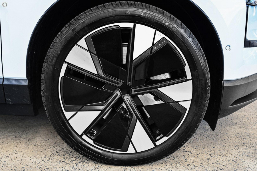 2024 MY25 Volvo EX30  Twin Motor Performance Ultra SUV Image 15