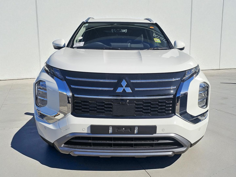 2025 Mitsubishi Outlander ZM LS SUV Image 2