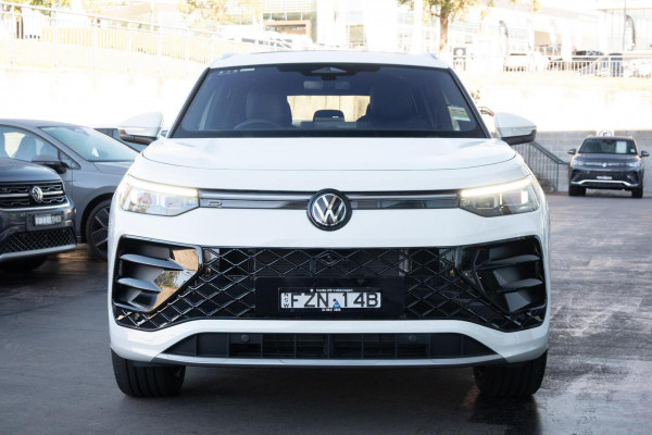 2026 Volkswagen Tayron R4 200TSI eHybrid R-Line SUV Image 4
