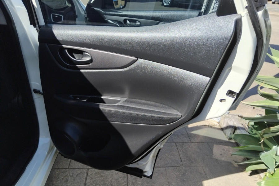 2015 Nissan QASHQAI J11 ST SUV Image 12