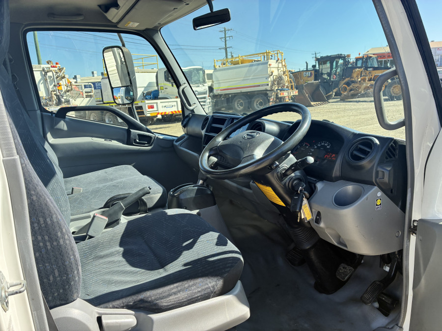2017 Hino 300 Tray Dropside Image 7