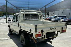 2017 Toyota Landcruiser VDJ79R Workmate Double Cab Cab chassis Image 5