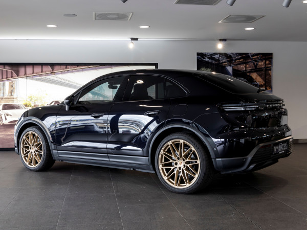 2025 [THIS VEHICLE IS SOLD] image 10