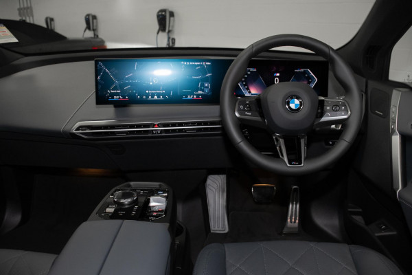 2026 BMW iX I20 xDrive45 M Sport SUV image 7