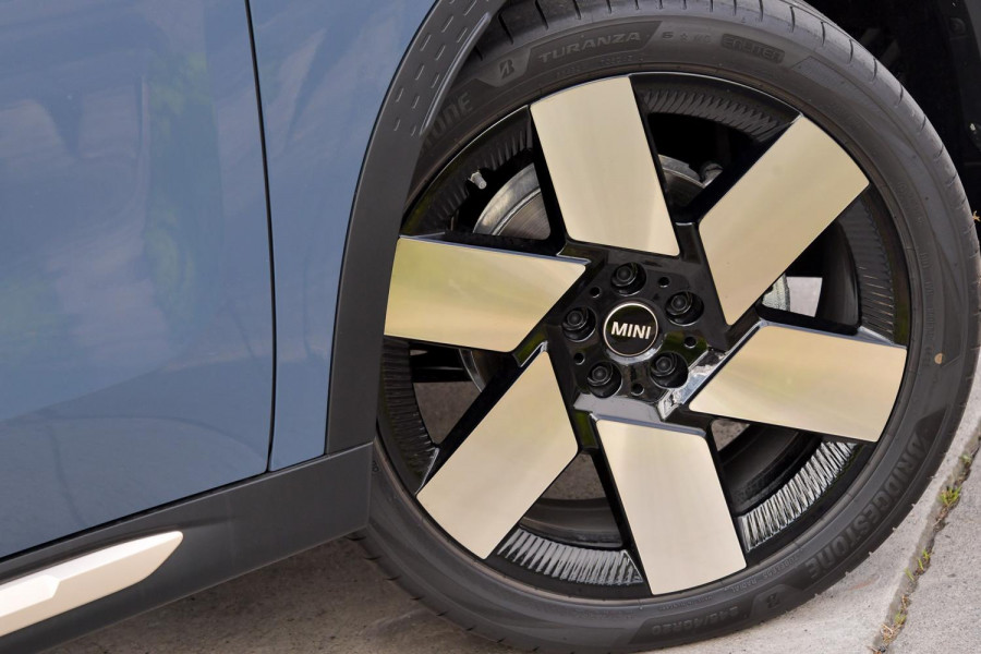 2026 MINI Countryman U25 S Favoured SUV