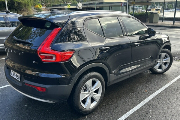 2025 Volvo XC40 XZ Plus B4 SUV Image 6