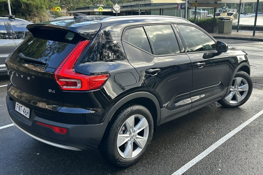 2025 Volvo XC40 XZ Plus B4 SUV Image 6