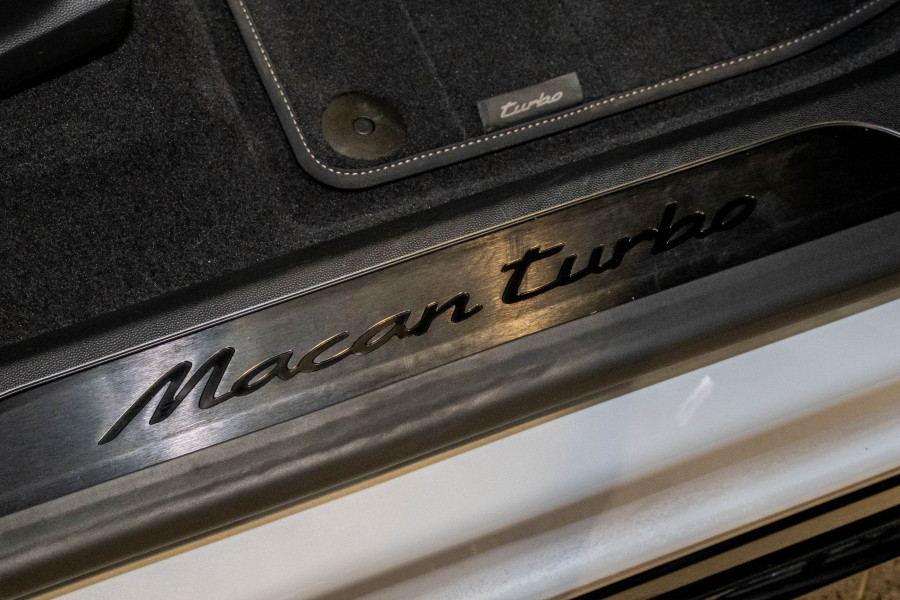 2025 Porsche Macan SUV